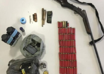 PM encontra crianças abandonadas em casa com espingarda, em Corupá