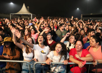 Cerca de 30 mil pessoas acompanham show com Michel Teló e Gustavo Bardim em Jaraguá