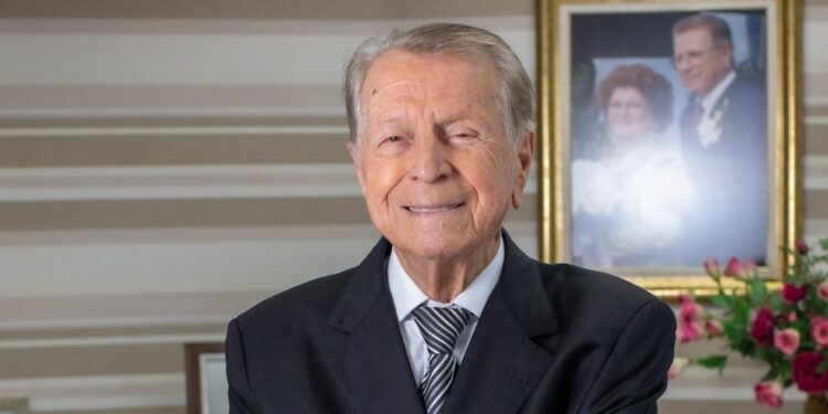 Zefiro Giassi é eleito Personalidade de Vendas 2023 da ADVB/SC