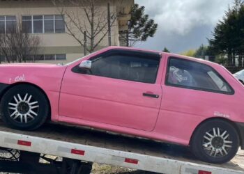 Carro da “Barbie” é apreendido com 10 irregularidades em SC