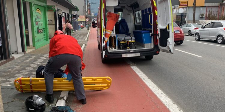 Homem fica ferido após colisão em Jaraguá do Sul