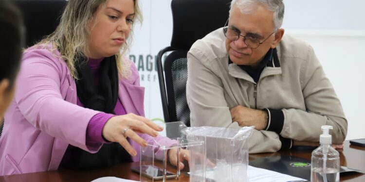 Escolas municipais de Jaraguá terão caixinhas de absorventes nos banheiros femininos