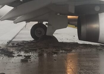 Avião derrapa em aeroporto de Florianópolis e voos são cancelados