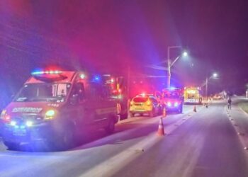 Casal e criança ficam feridos após capotamento em Schroeder