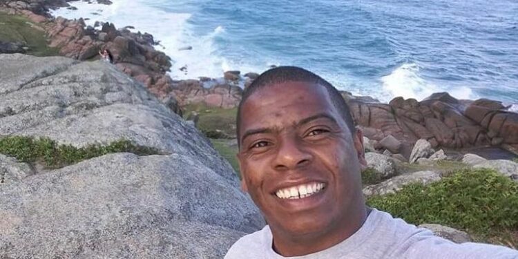 Identificado homem que morreu atingido por árvore em SC