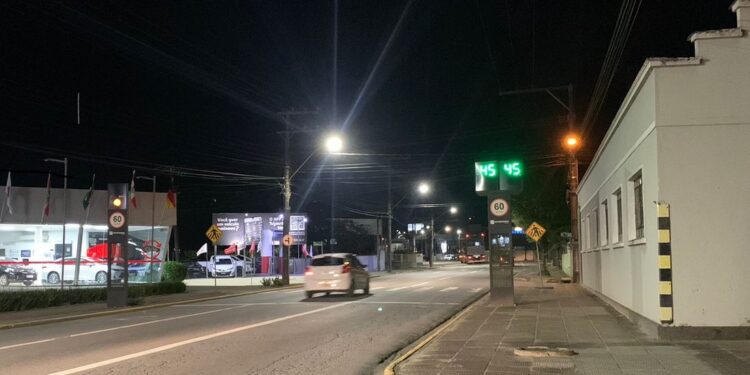 Lombadas eletrônicas são religadas em Jaraguá do Sul