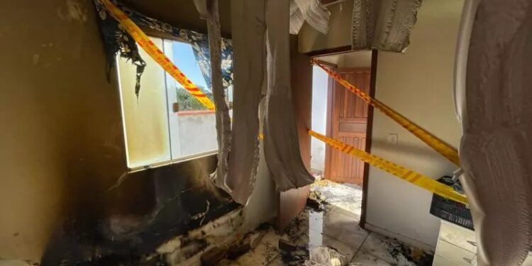 Criança provoca incêndio em residência ao brincar com isqueiro em SC