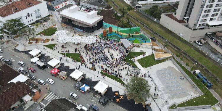 [Fotos] Nova Praça Ângelo Piazera em Jaraguá do Sul é aberta ao público