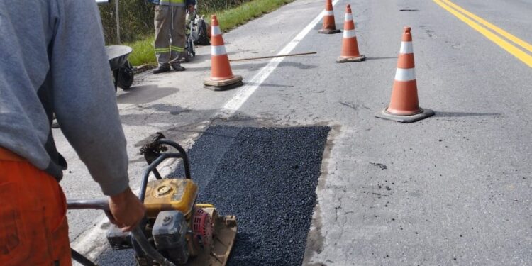 DNIT faz operações de manutenção e conservação na BR-280 nesta semana