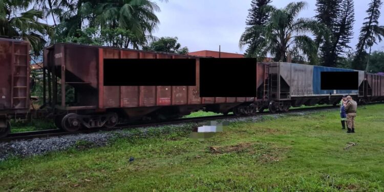 Homem morre após ser atropelado pelo trem em Jaraguá do Sul