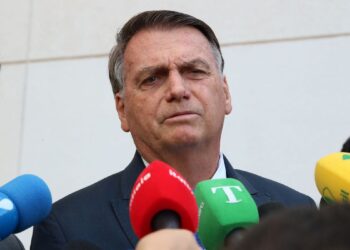 Bolsonaro deixa a PF após depoimento
