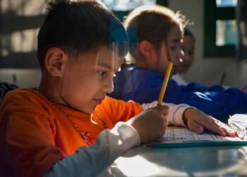 Volta às aulas: escolas da rede estadual retomam atividades nesta segunda-feira