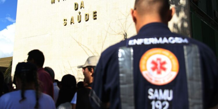 Ministério prevê pagamento do piso da enfermagem a partir de agosto