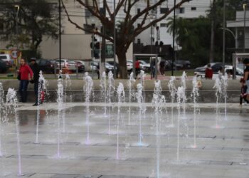 Fonte interativa da Praça Ângelo Piazera, em Jaraguá, passa por ajustes