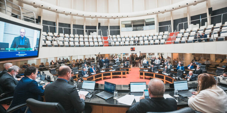 Universidade Gratuita é aprovada por unanimidade na Alesc