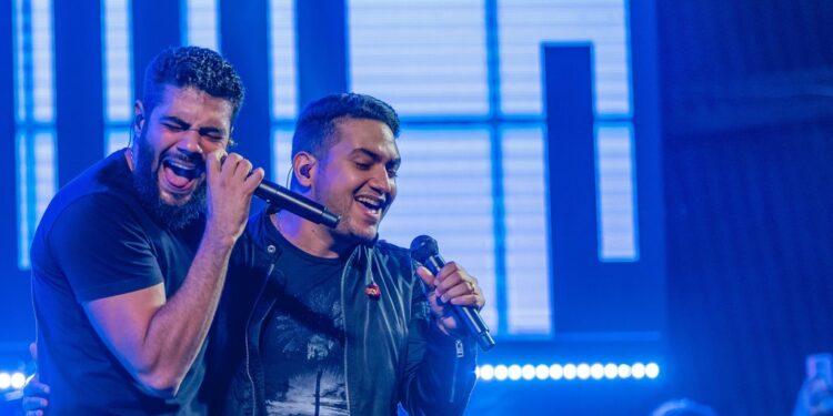 Dupla Henrique e Juliano faz show hoje (21) em Massaranduba
