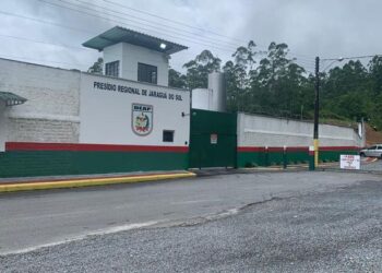 Homem procurado por roubo é preso em Jaraguá do Sul