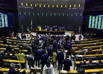 Câmara aprova projeto que favorece governo no Carf