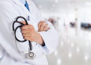 Médico obstetra acusado de promover aborto vai a júri popular em Joinville