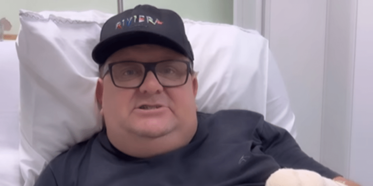 Humorista Pilha se pronuncia após perder mão: “Vida que segue. Não adianta chorar”