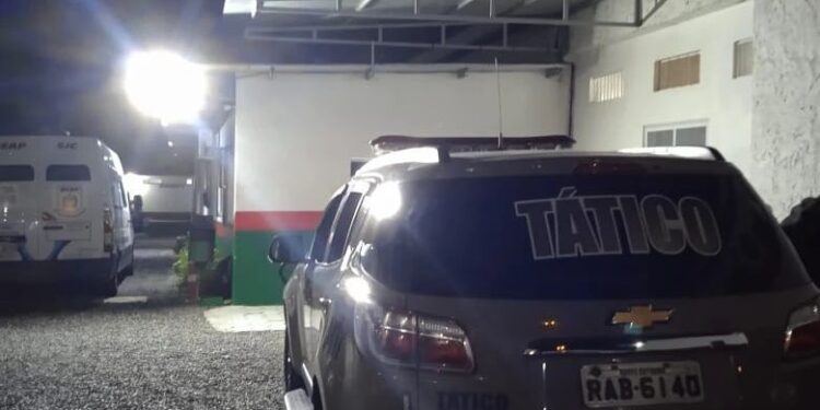 Homem com mandado de prisão por roubo é preso em Jaraguá do Sul