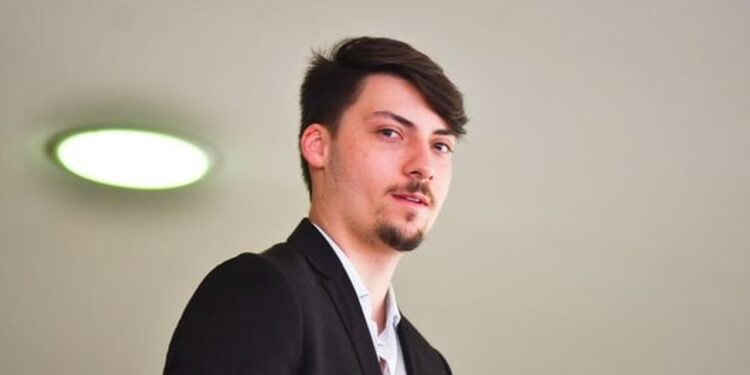 Jair Renan Bolsonaro é alvo de operação que investiga lavagem de dinheiro