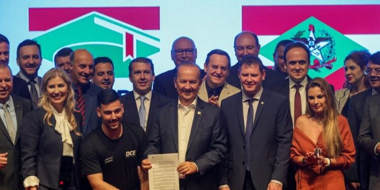 Governador sanciona Lei do Universidade Gratuita: saiba os próximos passos do Programa