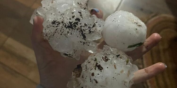 Granizo do tamanho de ovos atinge cidades do Oeste de SC