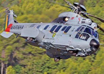 Helicóptero da Marinha cai durante treinamento e deixa dois mortos