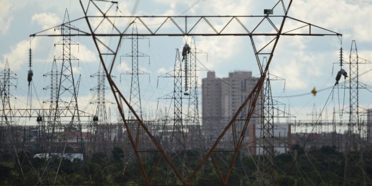 Falha em equipamento de usina contribuiu para apagão, revela ONS