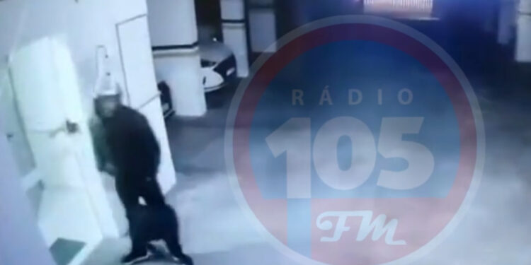 [Vídeo] Imagens mostram acusado de matar companheira deixando local do crime em Jaraguá