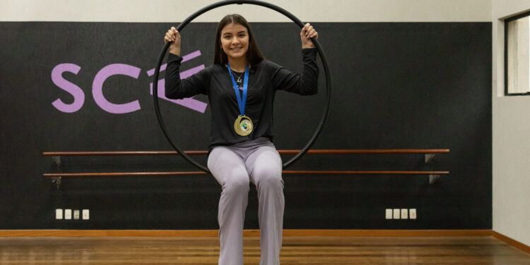 Atleta da SCAR consegue arrecadar recursos para mundial de Aerial Pole