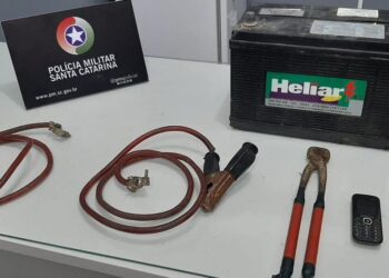 Homem furta bateria de carro e é preso em Guaramirim