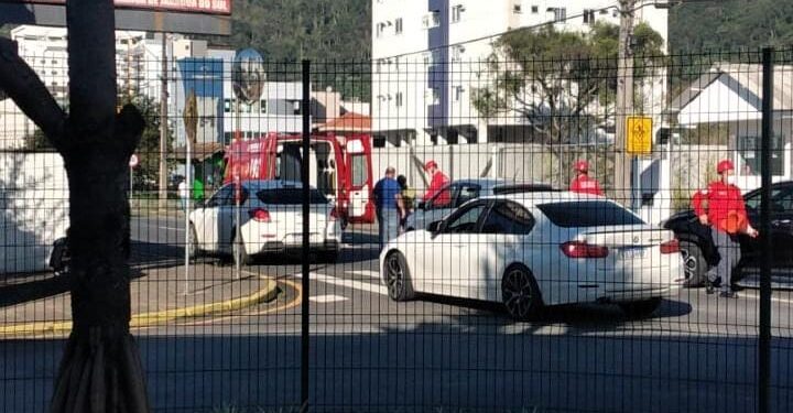 Mulher é levada ao hospital após acidente em Jaraguá do Sul