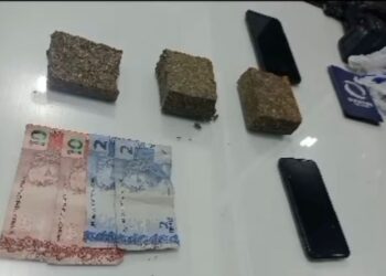 [Vídeo] Dois jovens são presos por tráfico de drogas em Jaraguá