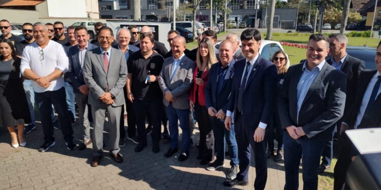 Governador entrega equipamentos e viaturas para a Polícia Civil de Jaraguá do Sul e região