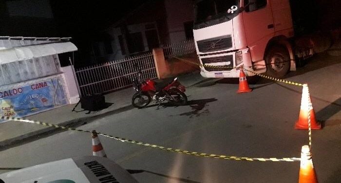 Motociclista vai entregar lanche, é alvejado e levado por criminosos em Barra Velha