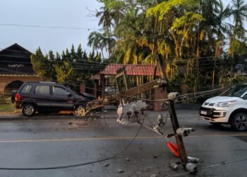 Acidente interdita principal rua de Schroeder e deixa mais de 2 mil unidades sem energia