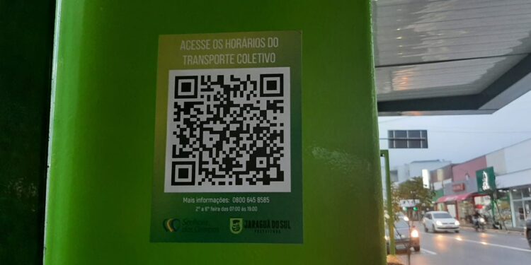QR Code nos pontos de ônibus informa horários do transporte público de Jaraguá