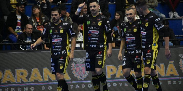 Jaraguá Futsal larga com goleada na 50ª Taça Brasil