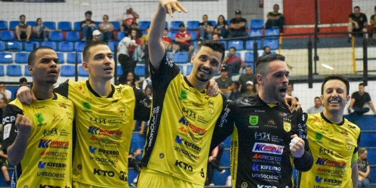 Jaraguá Futsal vence e está na semifinal da Taça Brasil