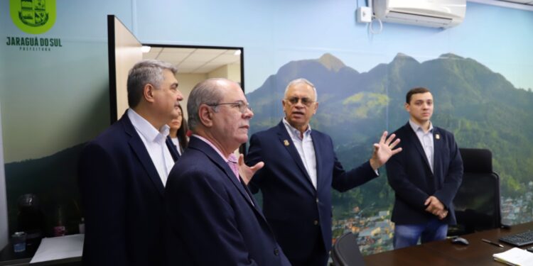 Jaraguá do Sul pleiteia verba do Ministério das Cidades durante visita de secretário