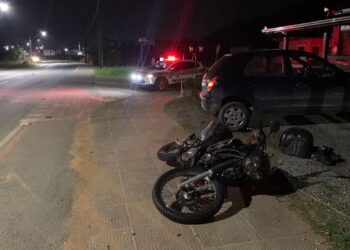 Motociclista fica ferido após acidente envolvendo carro em Jaraguá do Sul
