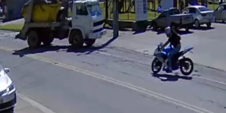 [Vídeo] Motociclista morre após grave acidente em Blumenau
