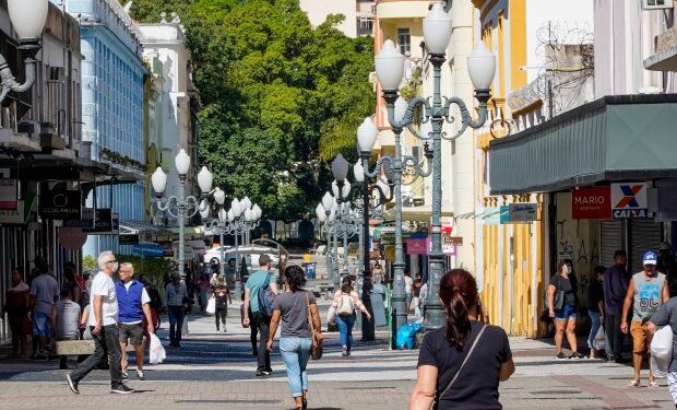 Comércio catarinense volta a crescer em junho