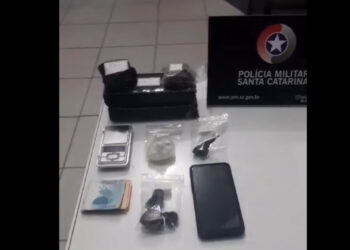 [Vídeo] Preso por tráfico, homem afirma que está “levantando um dinheiro” em Jaraguá do Sul