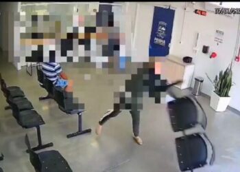 [Vídeo] Mulher não consegue mais colírio e causa destruição em farmácia de SC