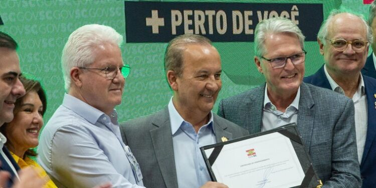 Governador oficializa credenciamento pelo SUS da ala de Cardiologia do Hospital São José