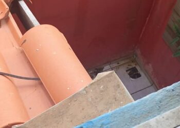 Bebê de 9 meses morre após cair de janela do segundo andar de sobrado em Bombinhas