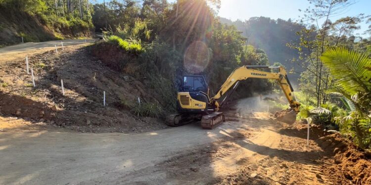 Obra no acesso ao Pico Malwee exige mais atenção dos motoristas